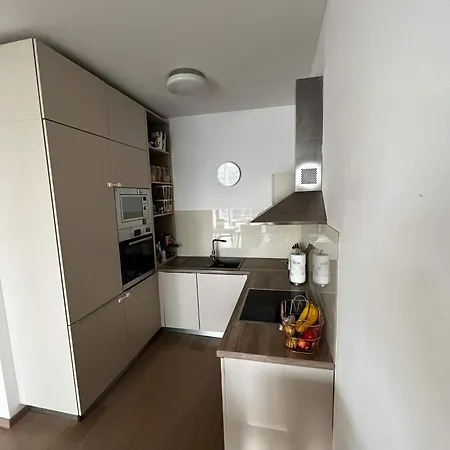 Sag Panorama Business 2 Free Parking * Μπρατισλάβα